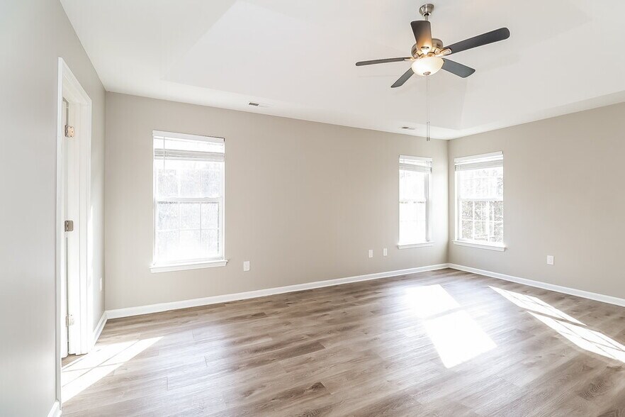 Building Photo - 112 Old Willow Rd