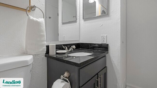 Building Photo - 2030 Northcliffe Dr