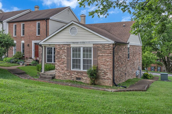 Building Photo - Brentwood/Crieve Hall end unit Condo -avai...