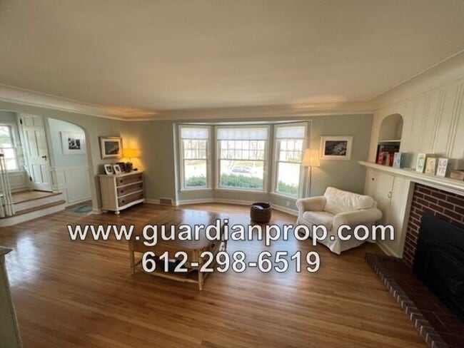 Building Photo - Highland Park House Available Mid July, Up...