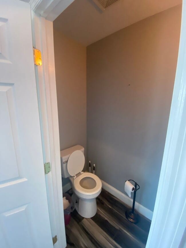 Building Photo - Nice Sinking Spring Larger Fenced Semi-Det...