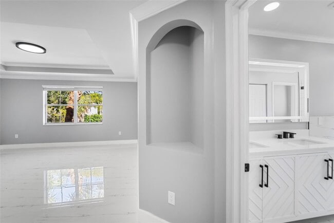 Building Photo - 15580 SW 49th Ct