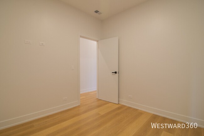 Building Photo - 2046 W Washington Blvd