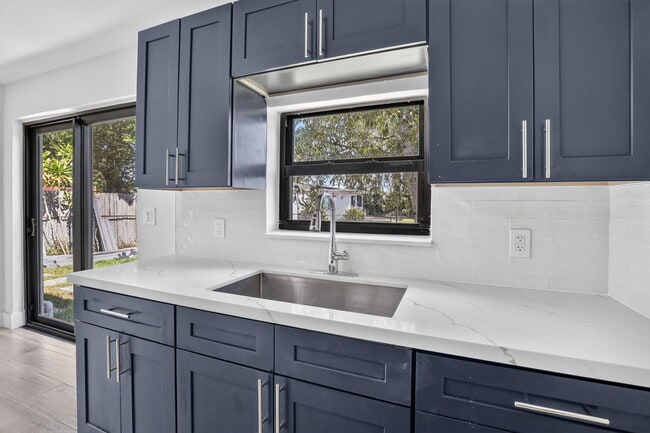 Building Photo - 4329 SW 49th Ct
