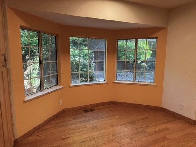 Building Photo - Beautiful single level townhome in Pleasant Hill with 2 car attached garage!