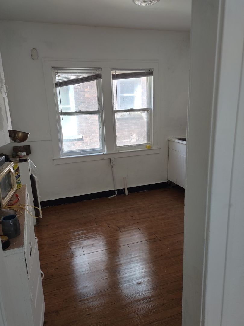 Building Photo - 3311 W Grand St