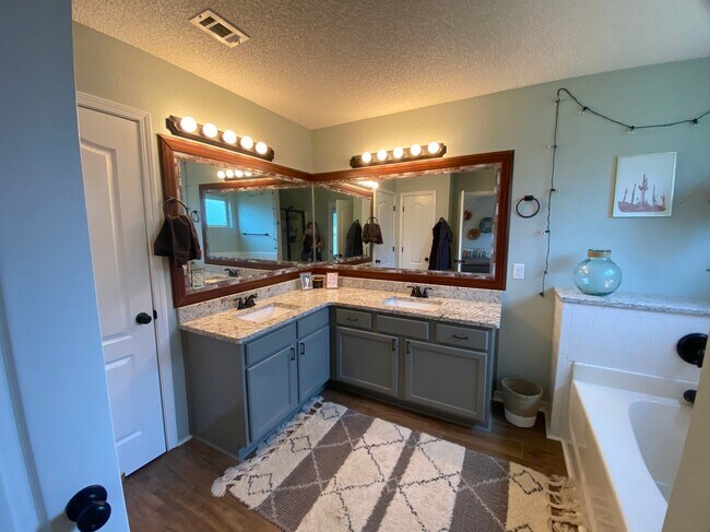 Building Photo - 6486 Surfside Cove