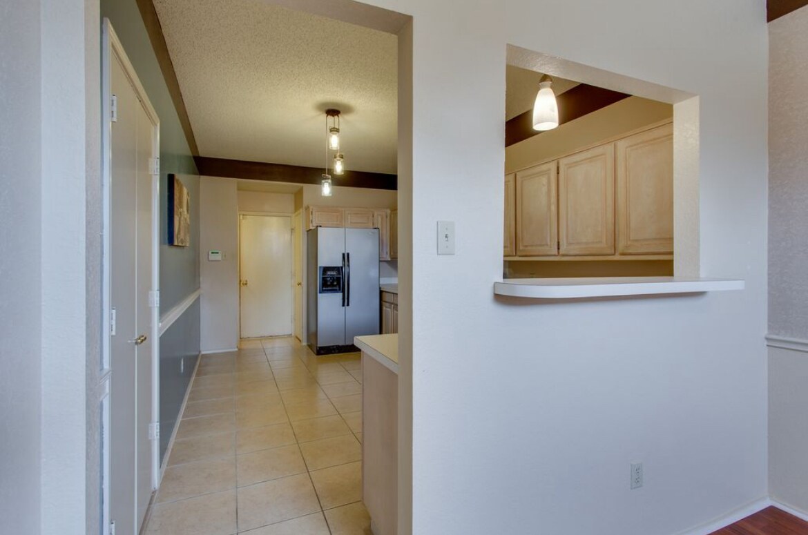 Building Photo - 807 Burr Oak Dr