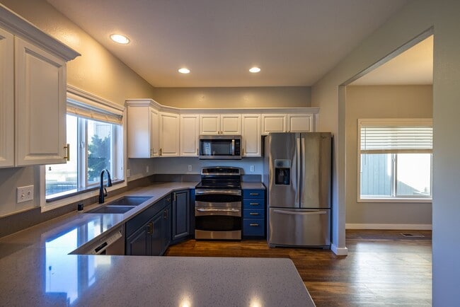 Building Photo - 4 Bedroom house in Hazel Dell - AC, large ...