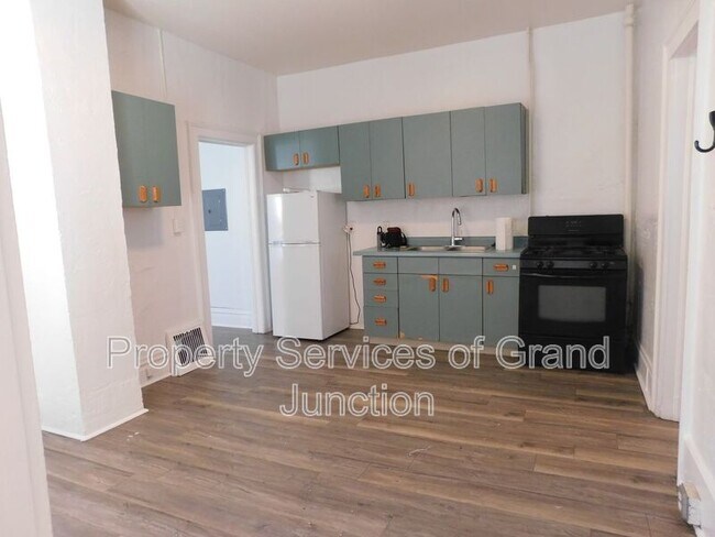 Building Photo - 816 Grand Ave