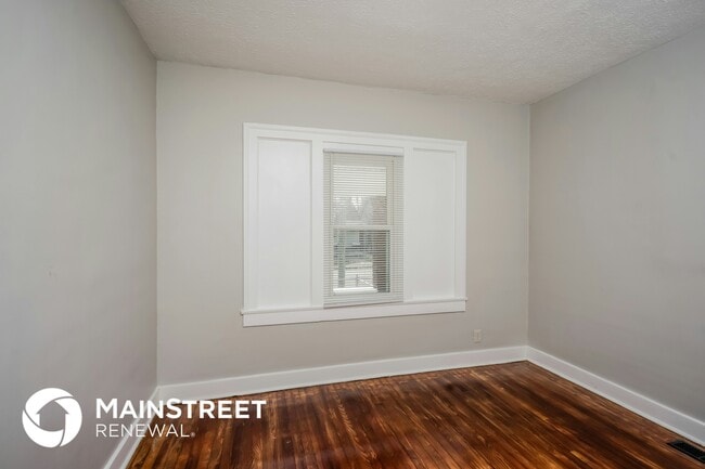 Building Photo - 1821 W Lee St