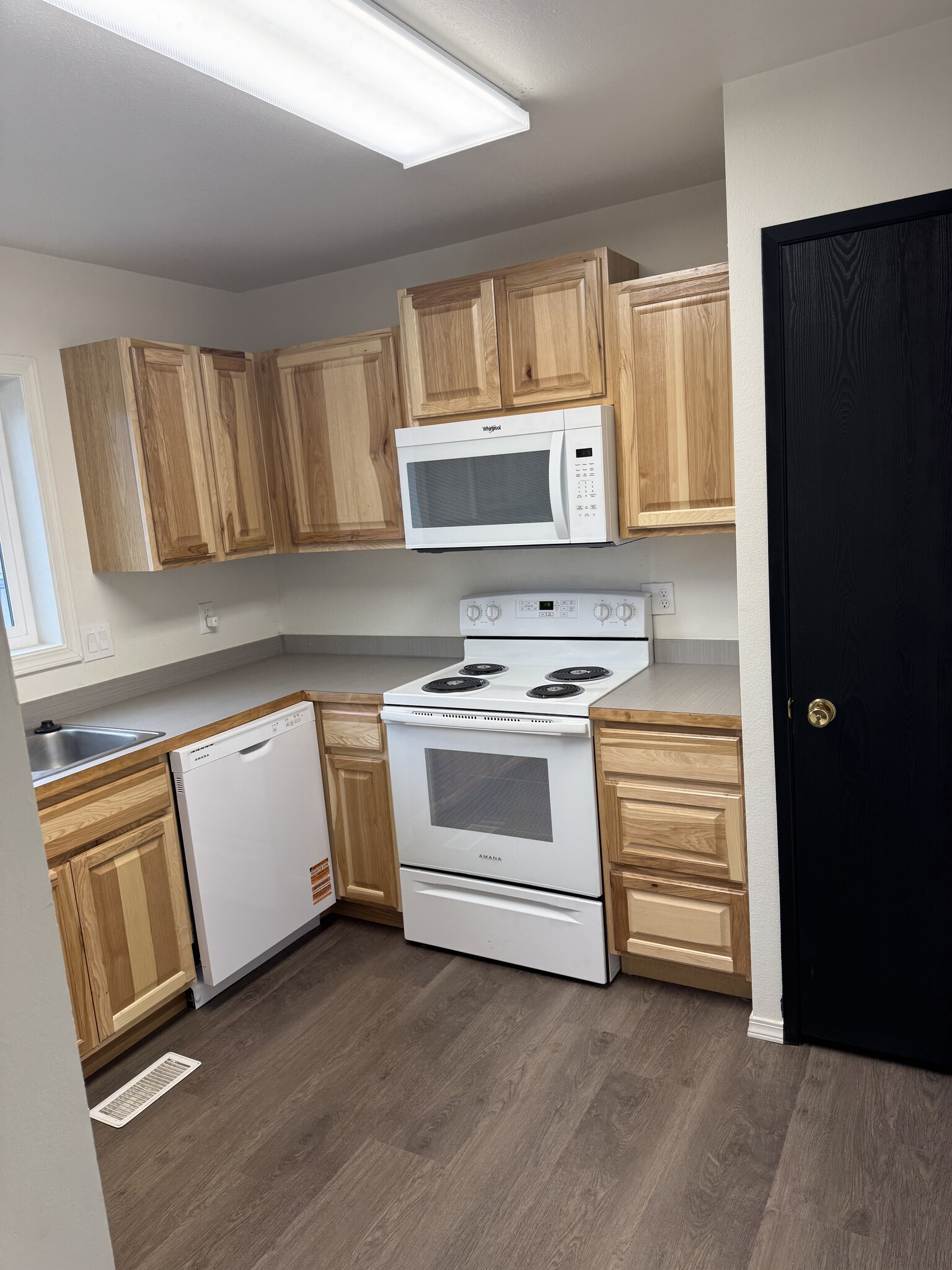 Building Photo - 655 Lund Ln