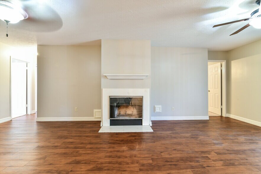 Building Photo - 28710 Raestone St