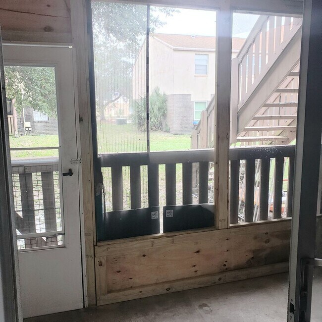 Building Photo - Nice upgraded 1bed/1bath condo conveniently located near busch garden's!