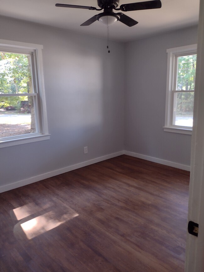 Building Photo - 2525 Deerfield Dr