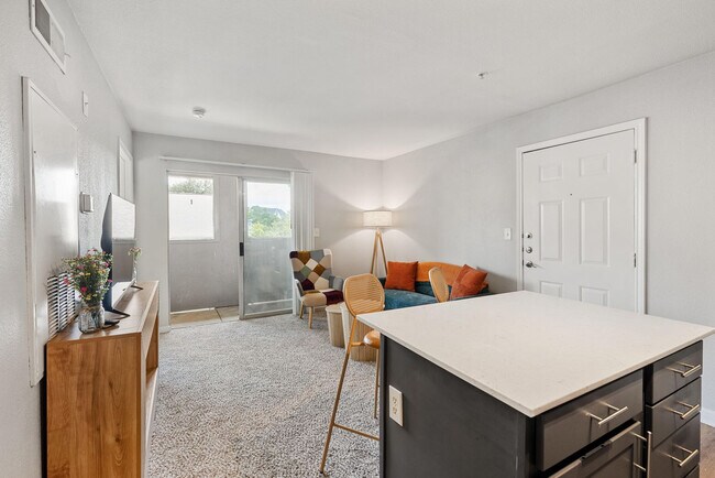 Building Photo - 8054 Exchange Dr