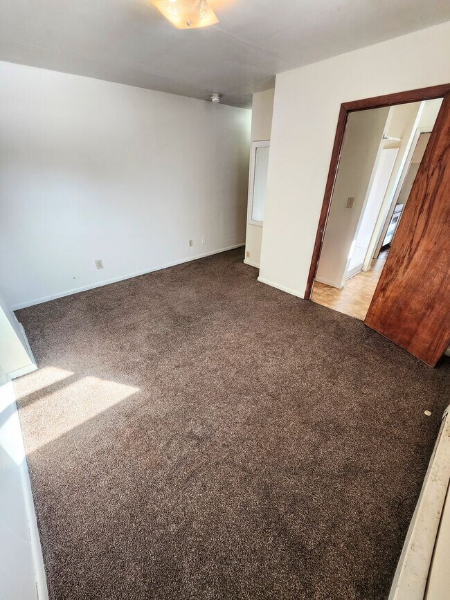 Building Photo - 534 E Bradford St