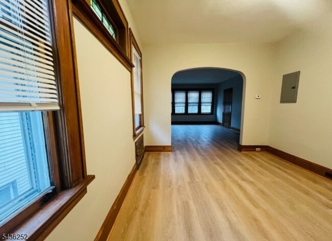 Building Photo - 103 Knapp Ave