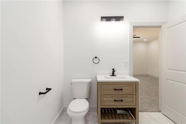 Building Photo - 2884 Thompson Cir