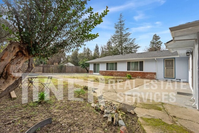 Building Photo - 6218 Stanley Ave