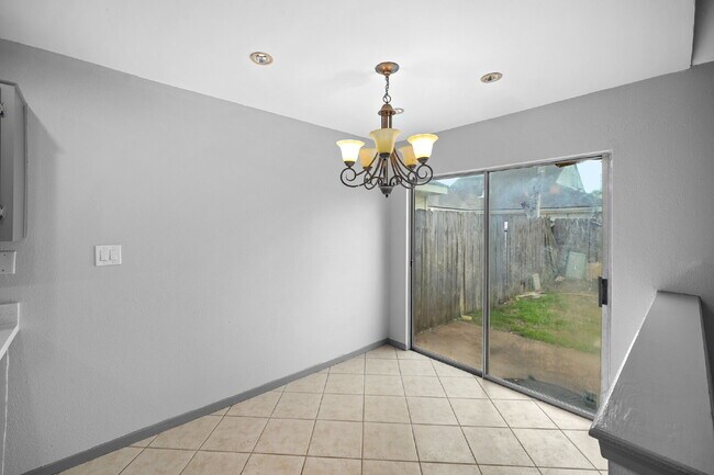 Building Photo - "Charming 3-Bedroom Haven on Gladewell Drive with Elegant Granite Touches!"