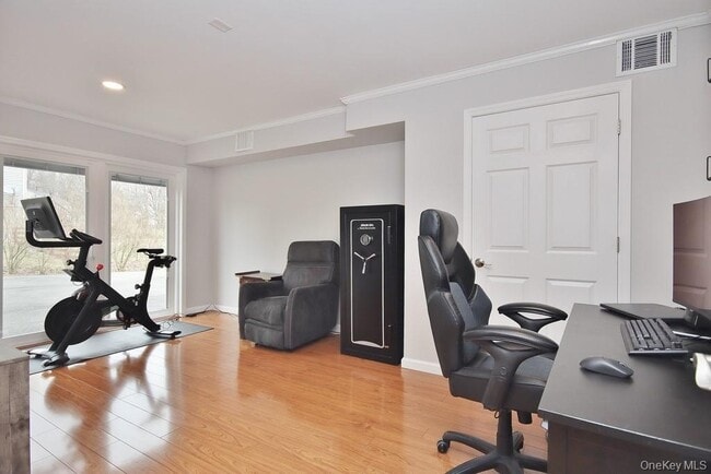 Building Photo - 478 Lake Rd