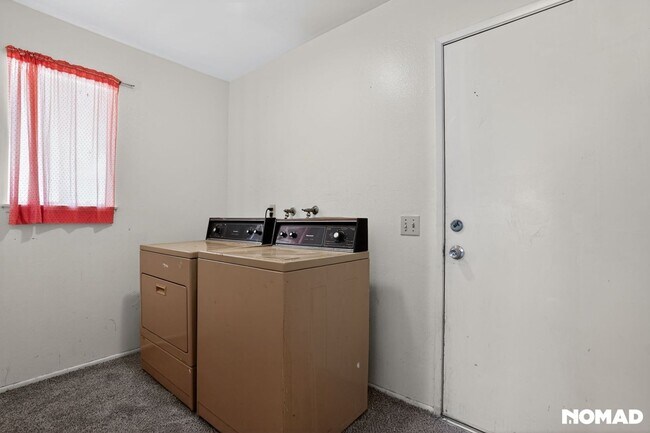 Building Photo - Charming 4BR House in Lancaster