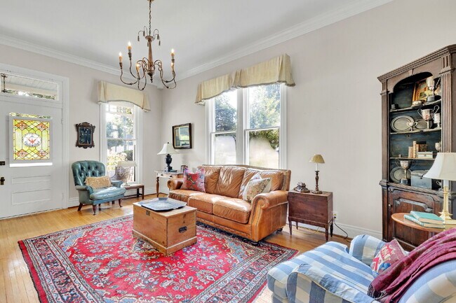 Building Photo - Beautiful Furnished 3 Bedroom Home in Historic District