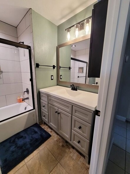 Building Photo - 685 Las Tablas Rd