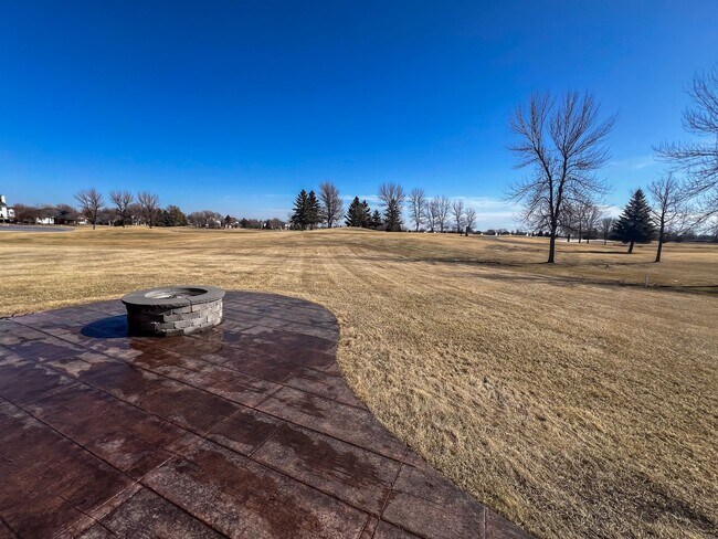 Building Photo - Single Family Home in Moorhead!