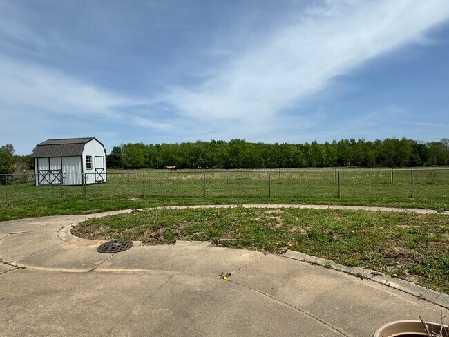 Building Photo - Available July 2025! 4-Bedroom, 2-Bathroom...
