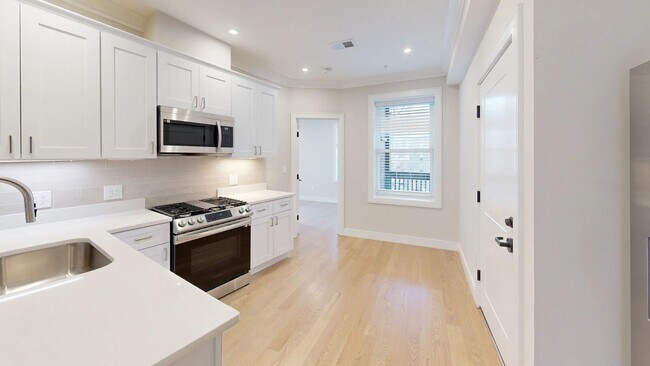 Building Photo - 121 Allston St