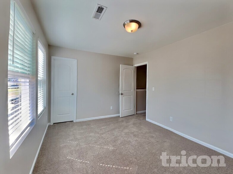 Building Photo - 69 Fawnbrook Dr