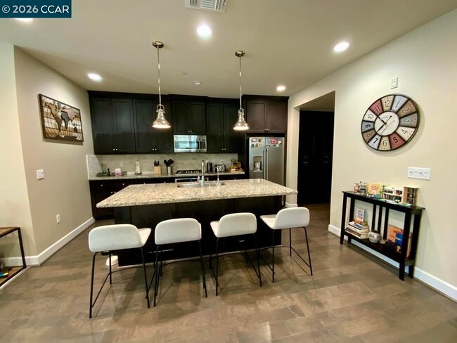 Building Photo - 472 Persimmon Common