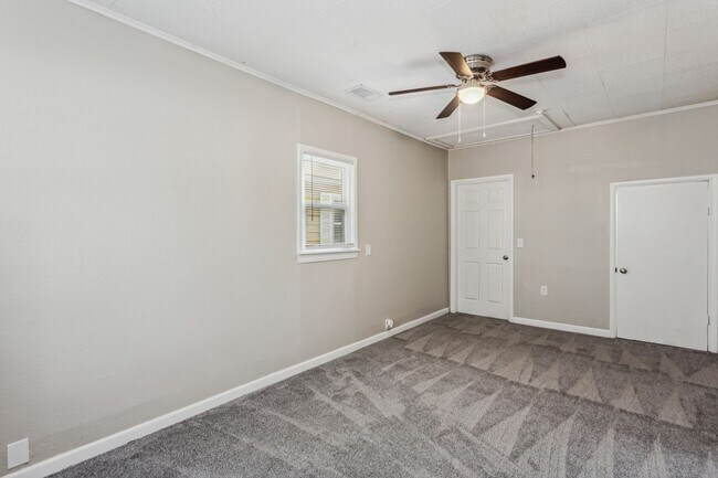Building Photo - Spacious 4 bedroom home with 2 car garage