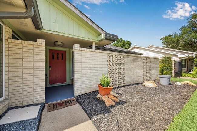 Building Photo - 1114 Chantilly Ln