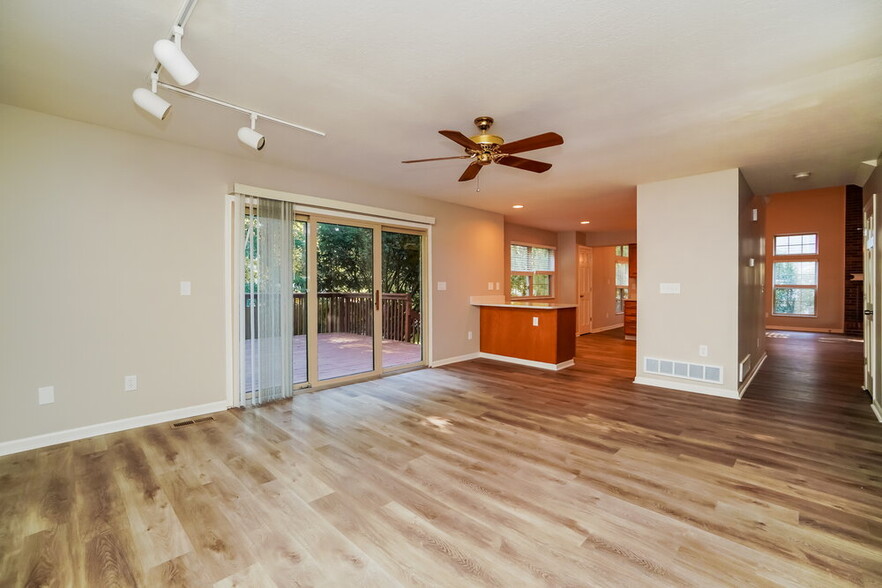 Building Photo - 1635 Saffron Dr
