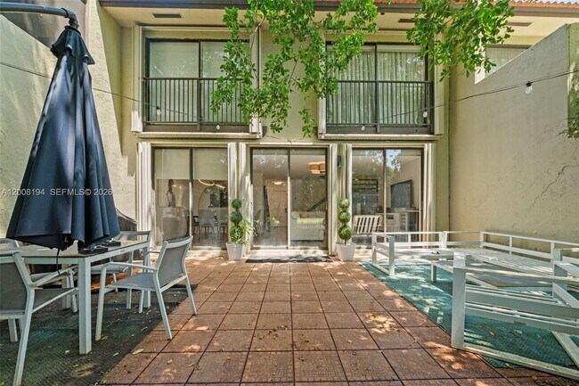 Building Photo - 3951 Adra Ave