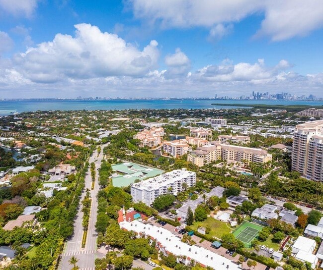 Building Photo - 210 Seaview Dr