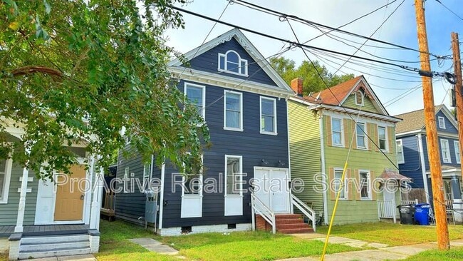 Primary Photo - 126 Linden Ave