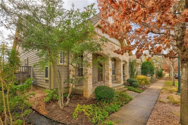 Building Photo - 1925 Littlefield St