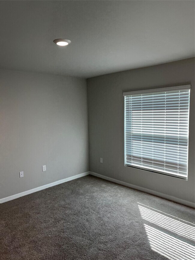 Building Photo - 2807 34th St W