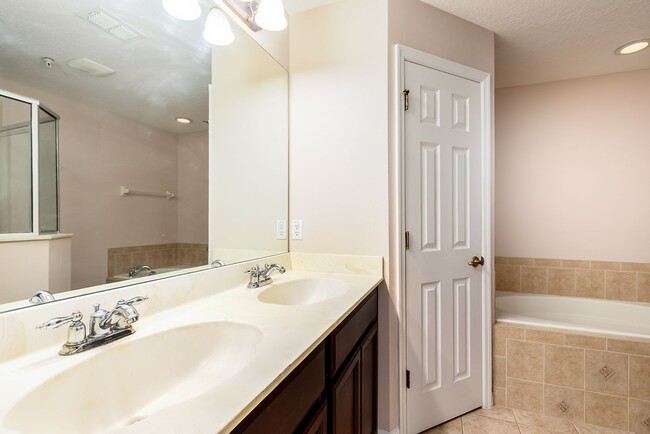 Building Photo - Lake Nona Preserve 3 bdrm townhome ready f...