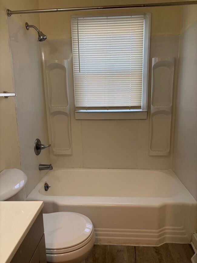 Building Photo - 1915