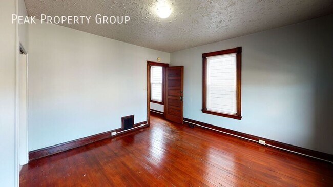 Building Photo - 2544 Vestry Ave