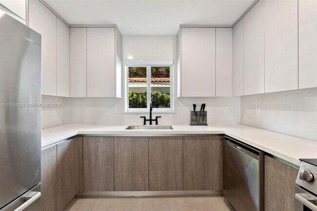 Building Photo - 45 Palermo Ave