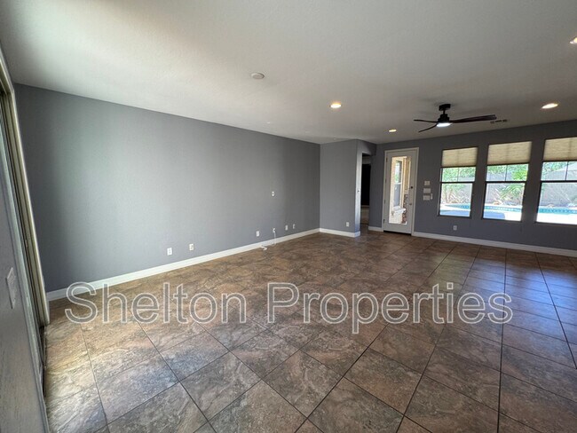 Building Photo - 20933 W Cora Vista