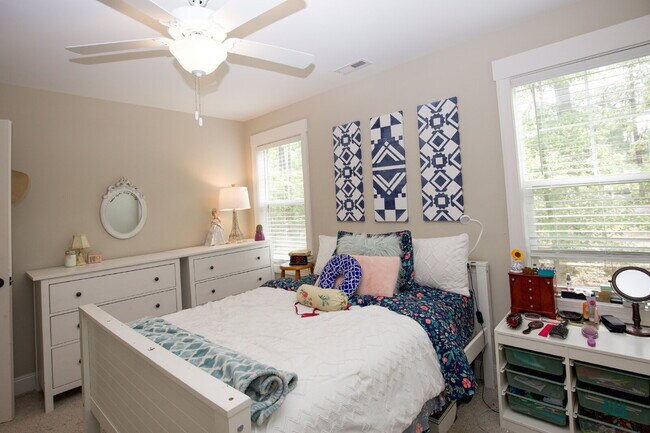 Building Photo - "Charming 4-Bedroom Retreat with Fireplace and 3 Full Baths in Aberdeen!"