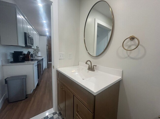 Building Photo - 110 Hotel St