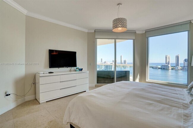 Building Photo - 6000 Island Blvd